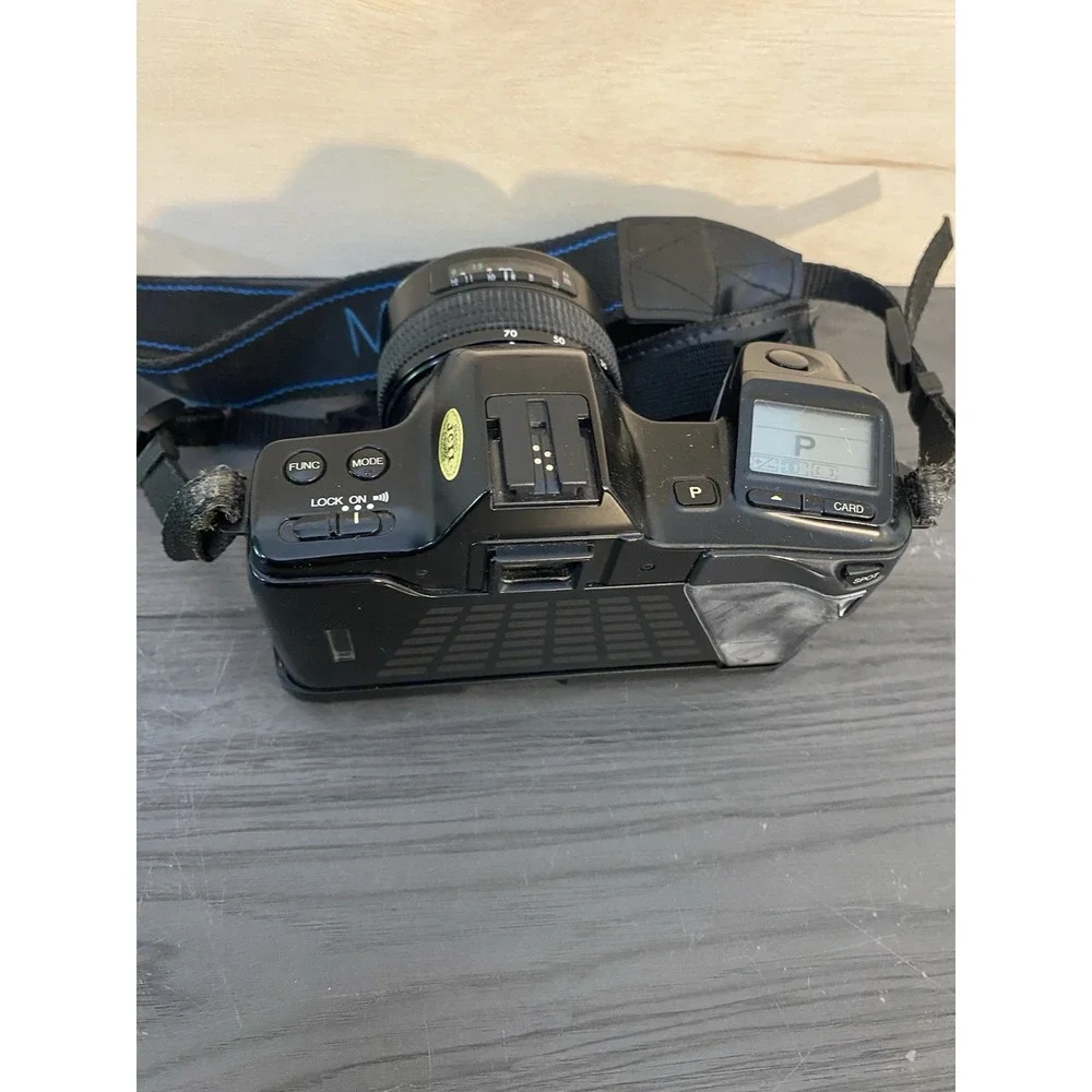 Minolta‎ Maxxum 7000i Film Camera with cover, Lens, New battery, Manuals, & Bag